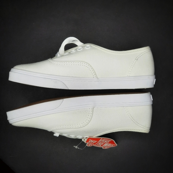 NWT! Vans White Canvas Size 6 - Picture 2 of 4